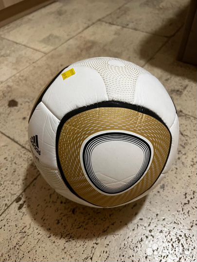 Футбольный мяч