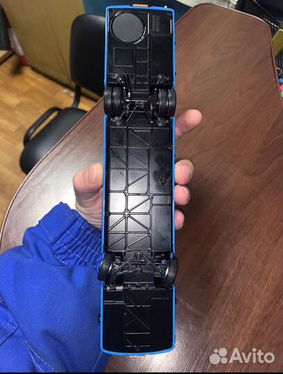 Модель автобуса нефаз 1:43 в упаковке