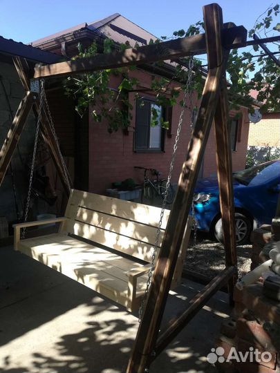 Садовые качели из дерева