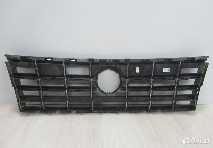 Решетка радиатора Volkswagen Touareg 3 oem 760853651l (в хорошем состоянии)