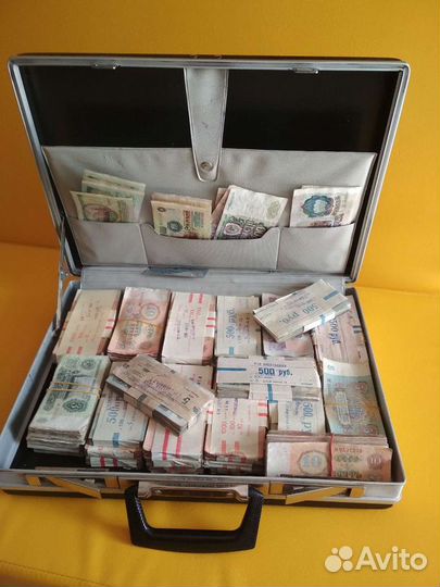 Советский дипломат полный денег СССР