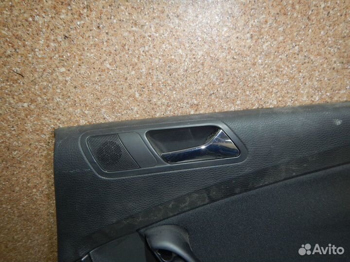 Обшивка двери задней правой, Volkswagen (Фольксваг