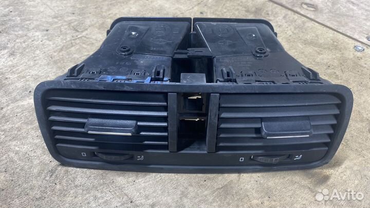 Дефлектор торпеды центральный 5L0820951 Skoda Yeti