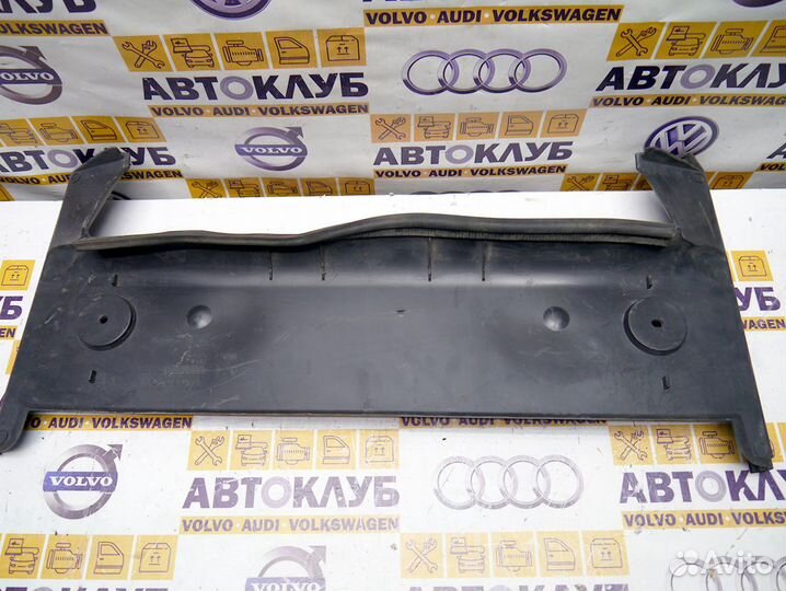 Дефлектор радиатора (пыльник радиатора) S80. -2006