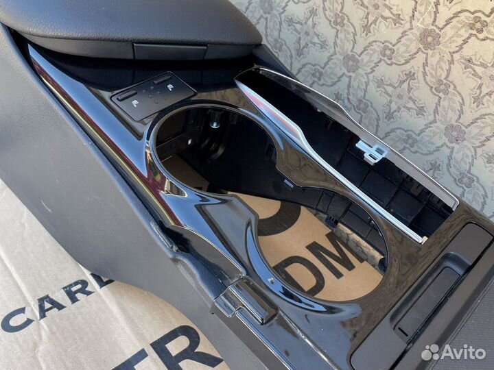 Toyota Camry v70 Консоль