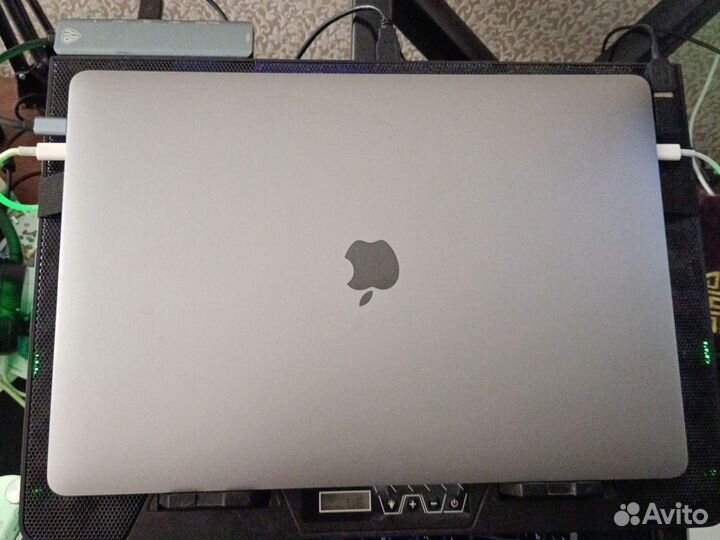 Macbook pro 15 2019 i9 16gb
