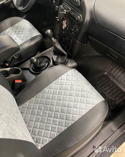 Чехлы Автопилот Niva Travel Серая Алькантара Ромб