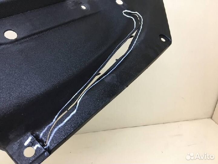 Кожух замка капота Toyota Land Cruiser Prado