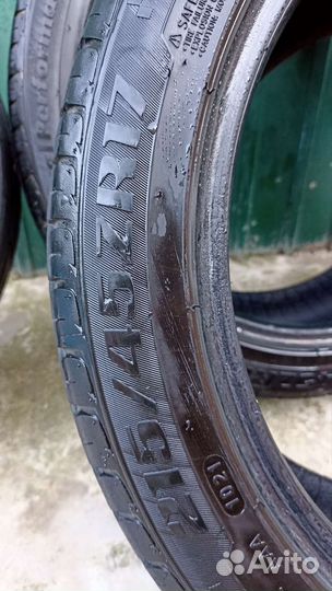 Royal Black Royal Performance 215/45 R17