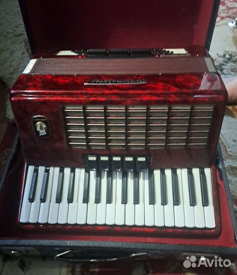 Аккордеон weltmeister Stella