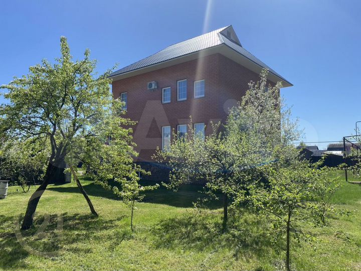 Коттедж 215,7 м² на участке 13 сот.