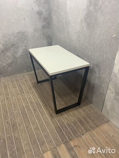 Стол письменный