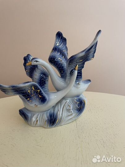 Статуэтка лебедь