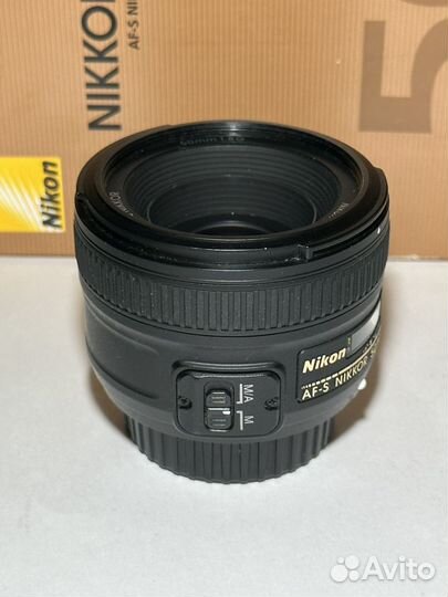 Nikon 50mm f/1.8G (коробочный комплект)