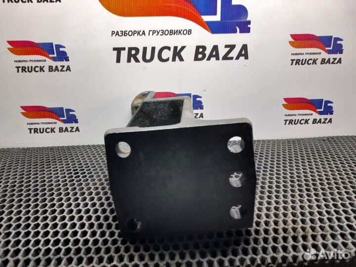 Кронштейн бампера переднего правый Renault T