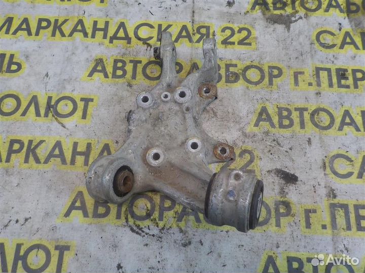 Кулак поворотный задний правый Honda Civic 4D VII