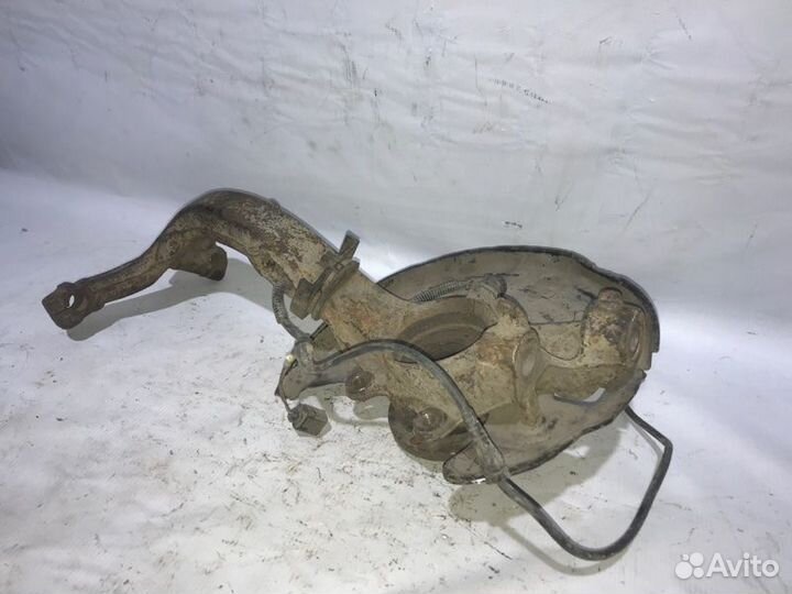 Поворотный кулак передний правый Volkswagen Passat