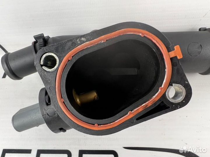 Тройник системы охлаждения Volkswagen Passat B6