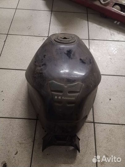 Бак топливный Kawasaki ZZR 400 1