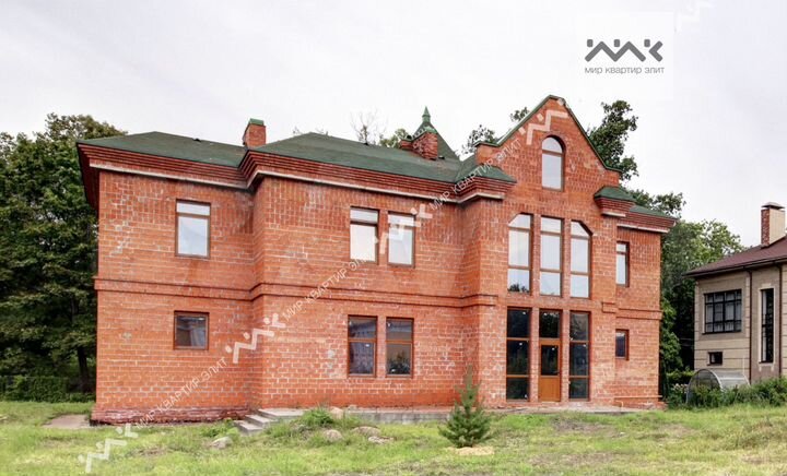 Коттедж 531 м² на участке 14 сот.