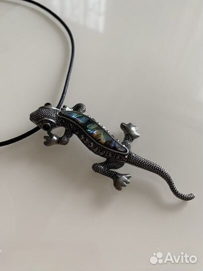 Кулон с перламутром ящерица