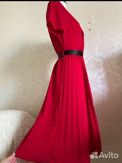 Красное платье