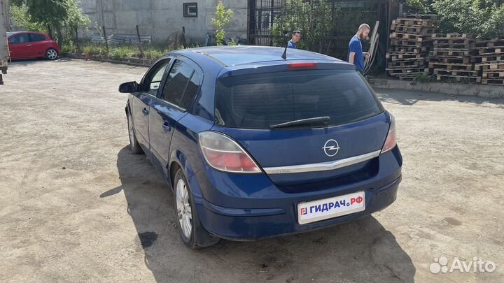 Кронштейн опоры двигателя правый Opel Astra (H) 13