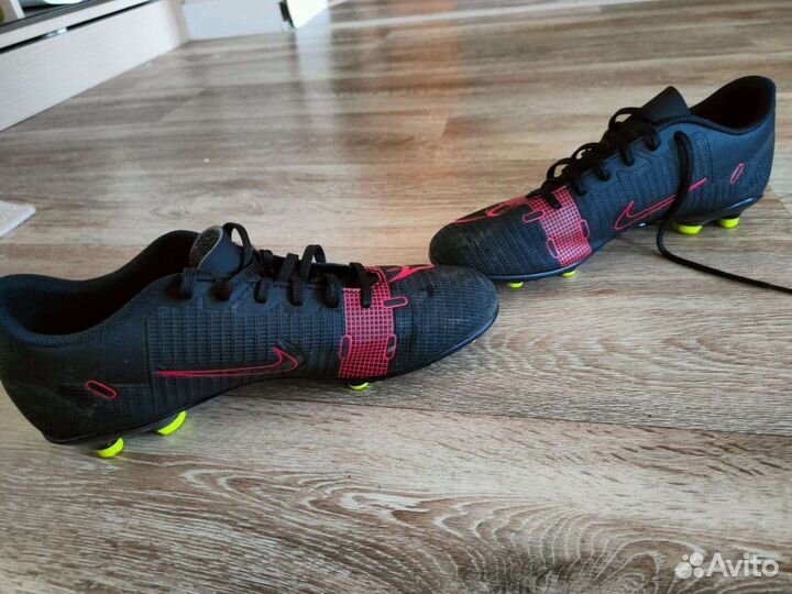 Футбольные бутсы Nike