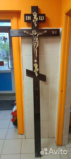 Деревянный крест на могилу