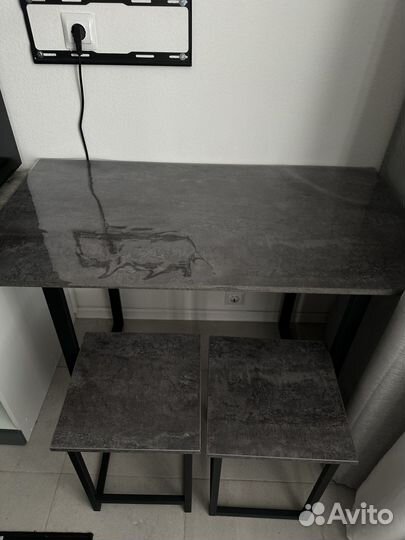 Кухонный стол и стулья комплект