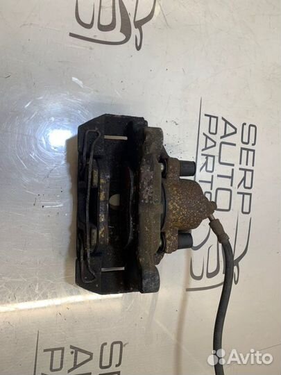 Суппорт передний правый Volkswagen Passat B6 2.0