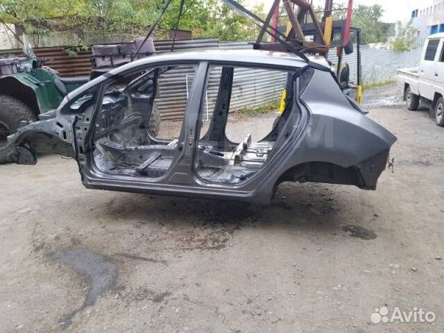 В разборе кузов Nissan Leaf AZE0