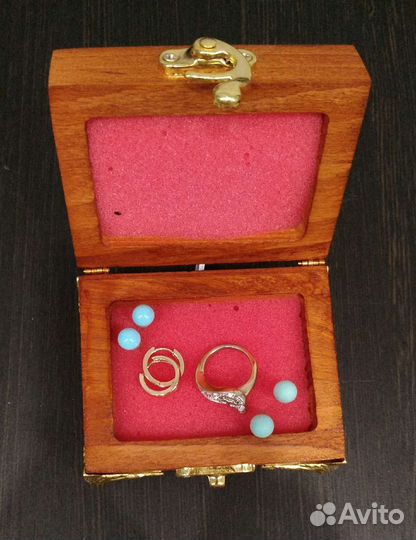 Деревянная шкатулка с диктофоном