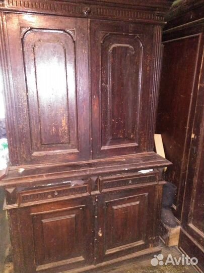 Антикварный шкаф и сервант