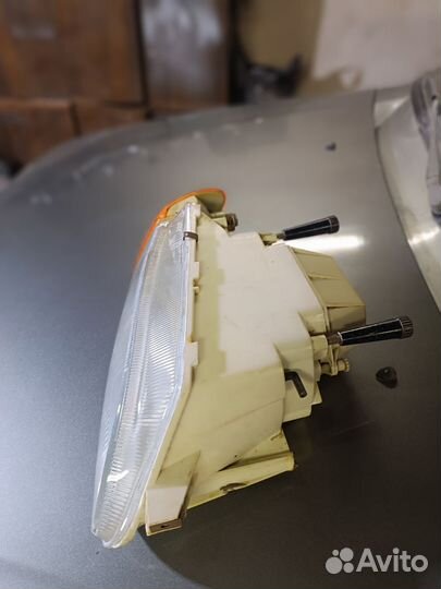 Передний правый фара на ваз 2115