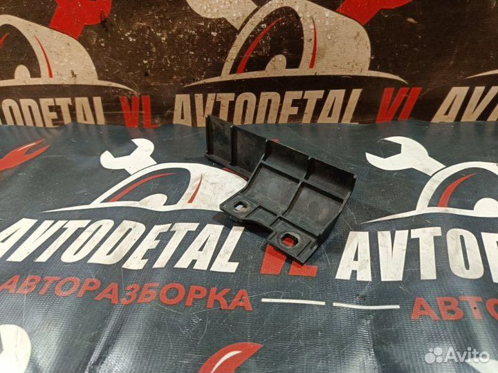 Пыльник радиатора правый Honda Civic 8 5D FN R18A2