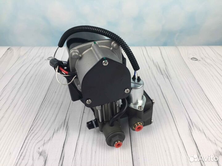 Компрессор пневмоподвески Land Rover Discovery 3 1
