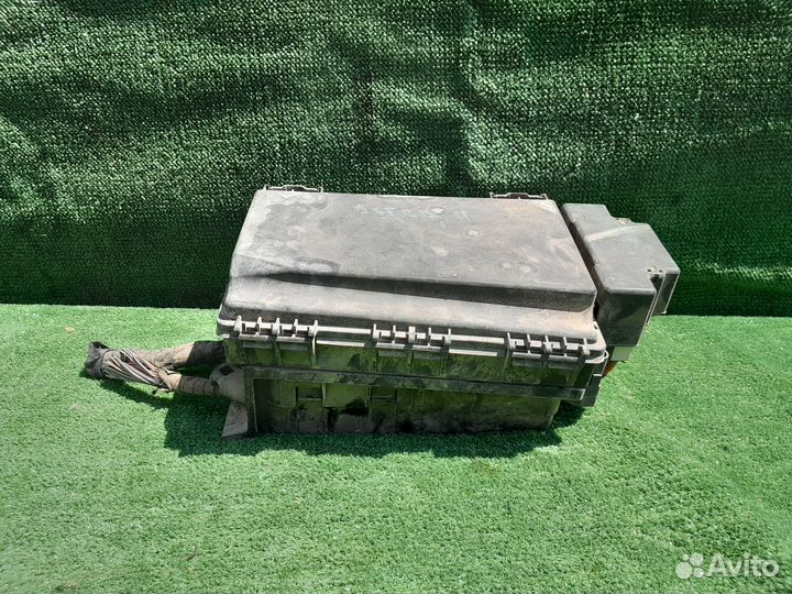 Блок предохранителей Opel Astra H