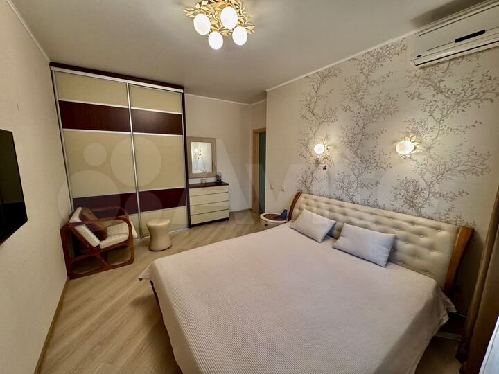 2-к. квартира, 70 м², 8/17 эт.