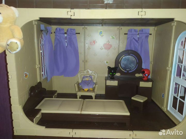 Кукольный домик с мебелью