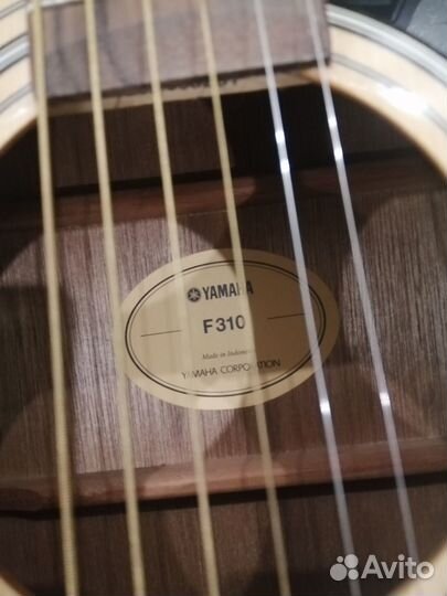 Продам практически новую акустическую гитару