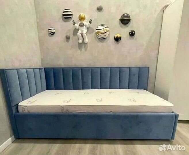 Кровать детская с мягкой спинкой