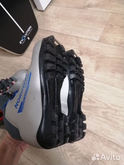 Лыжные ботинки