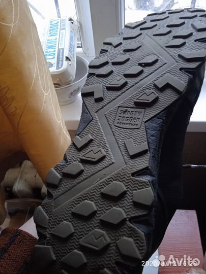 Продать кроссовки