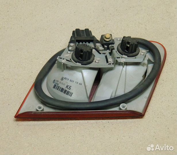 Фонарь задний правый внутренний MB W210 (царапины)