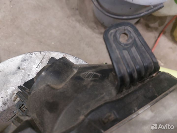 Правая фара Nissan almera classic