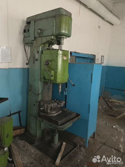 Вертикально-сверлильный станок 2А135