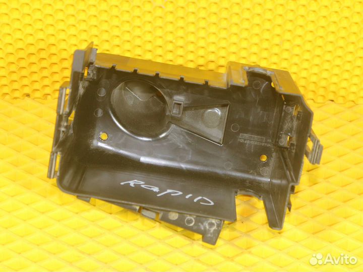Корпус блока предохранителей Skoda Rapid 2