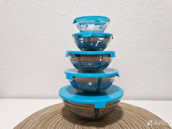 Набор салатников с крышкой новый 5 шт