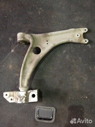 Рычаг передний передний Volkswagen Tiguan CAW 2009